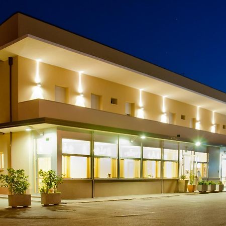 Hotel Ristorante Cesare Savignano sul Rubicone Zewnętrze zdjęcie