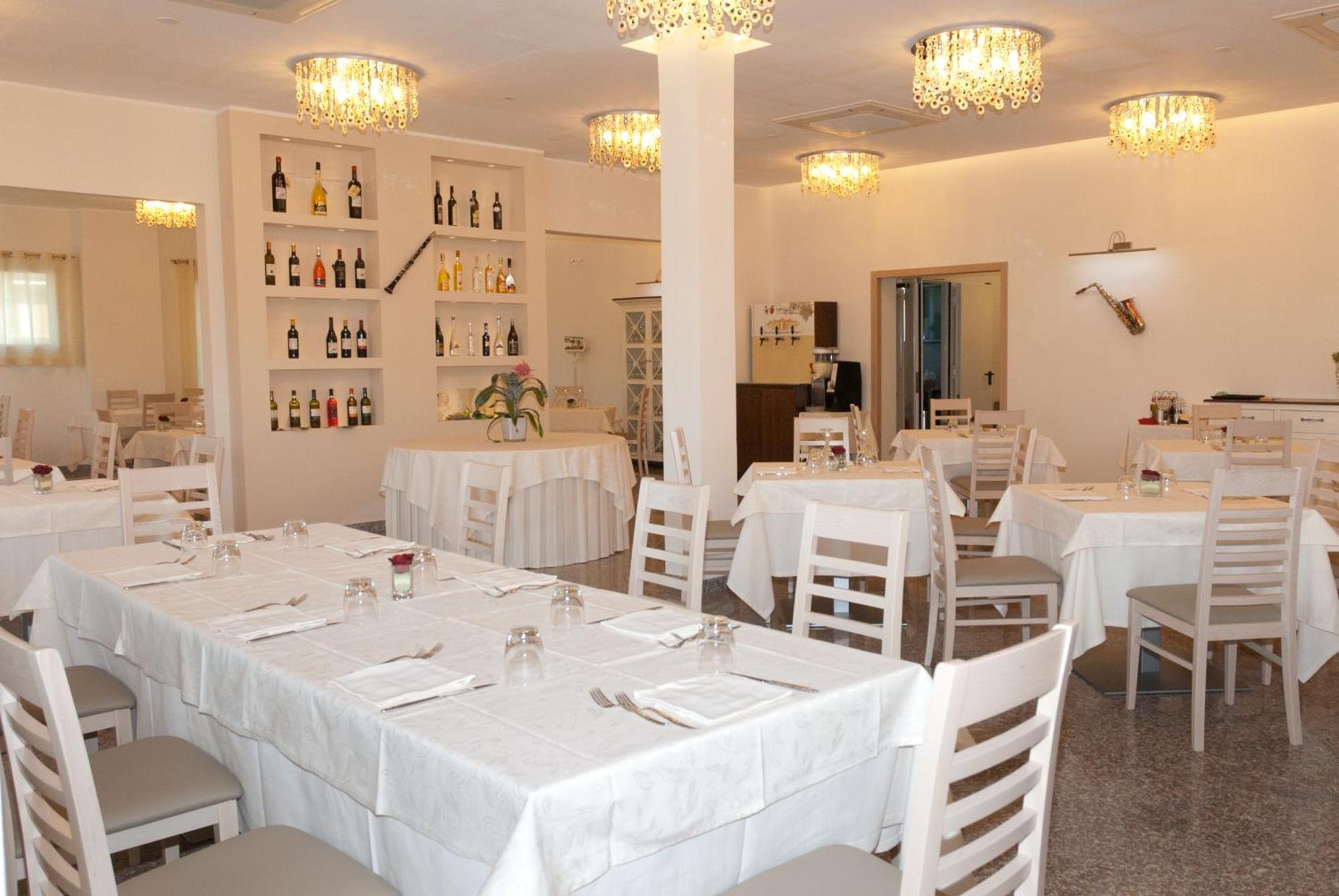 Hotel Ristorante Cesare Savignano sul Rubicone Zewnętrze zdjęcie
