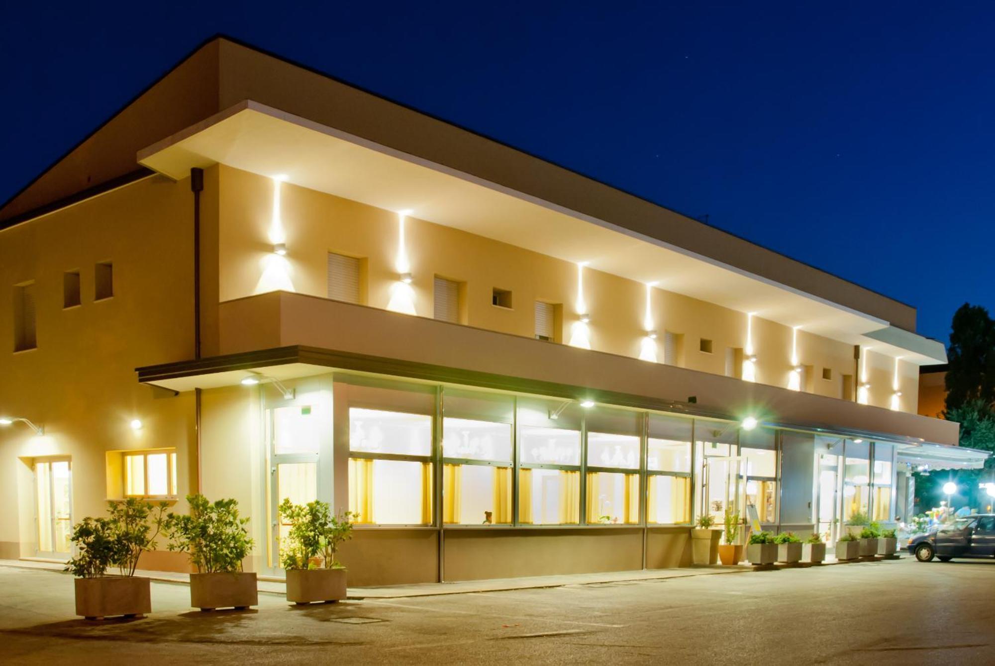 Hotel Ristorante Cesare Savignano sul Rubicone Zewnętrze zdjęcie