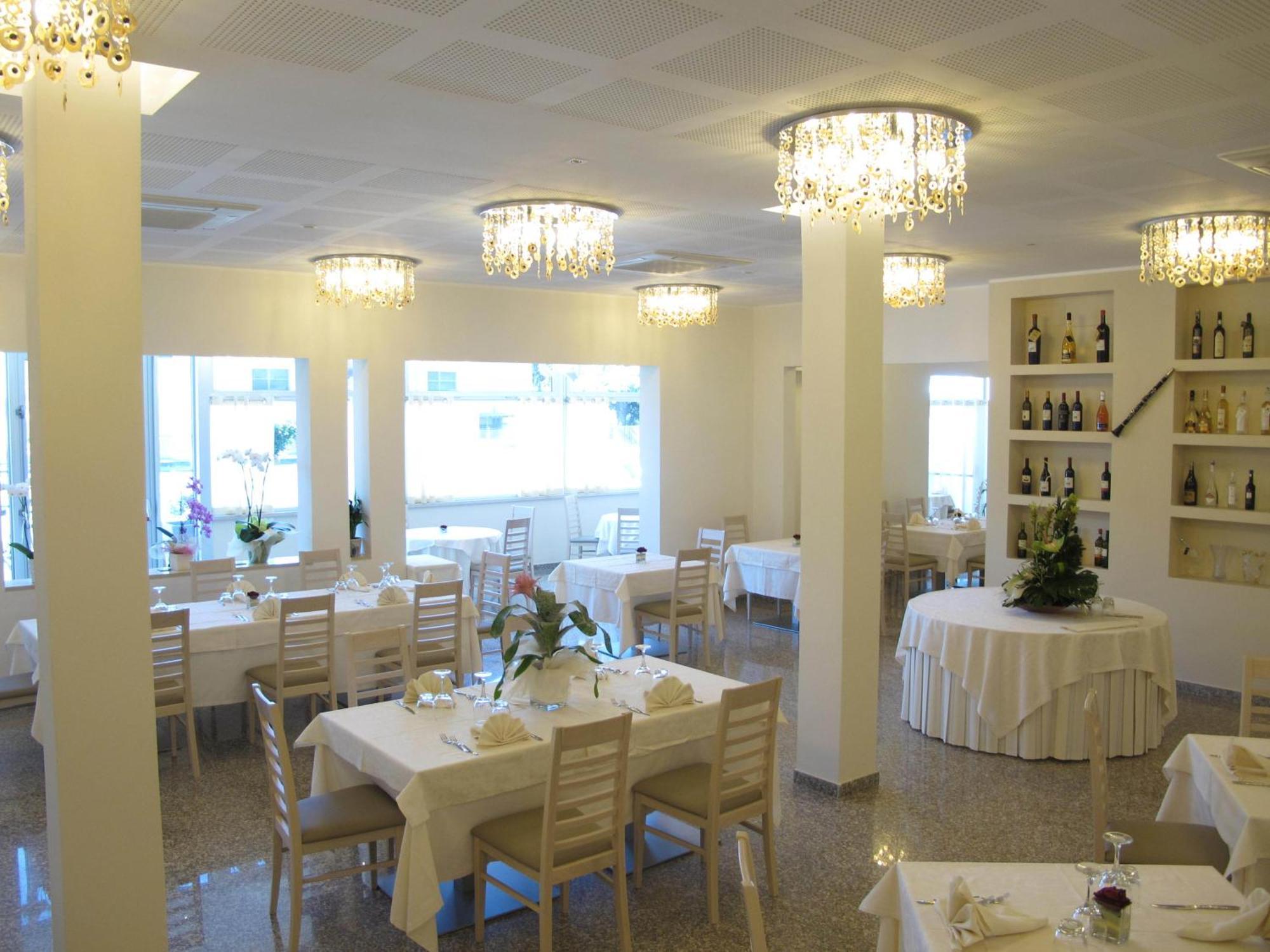 Hotel Ristorante Cesare Savignano sul Rubicone Zewnętrze zdjęcie