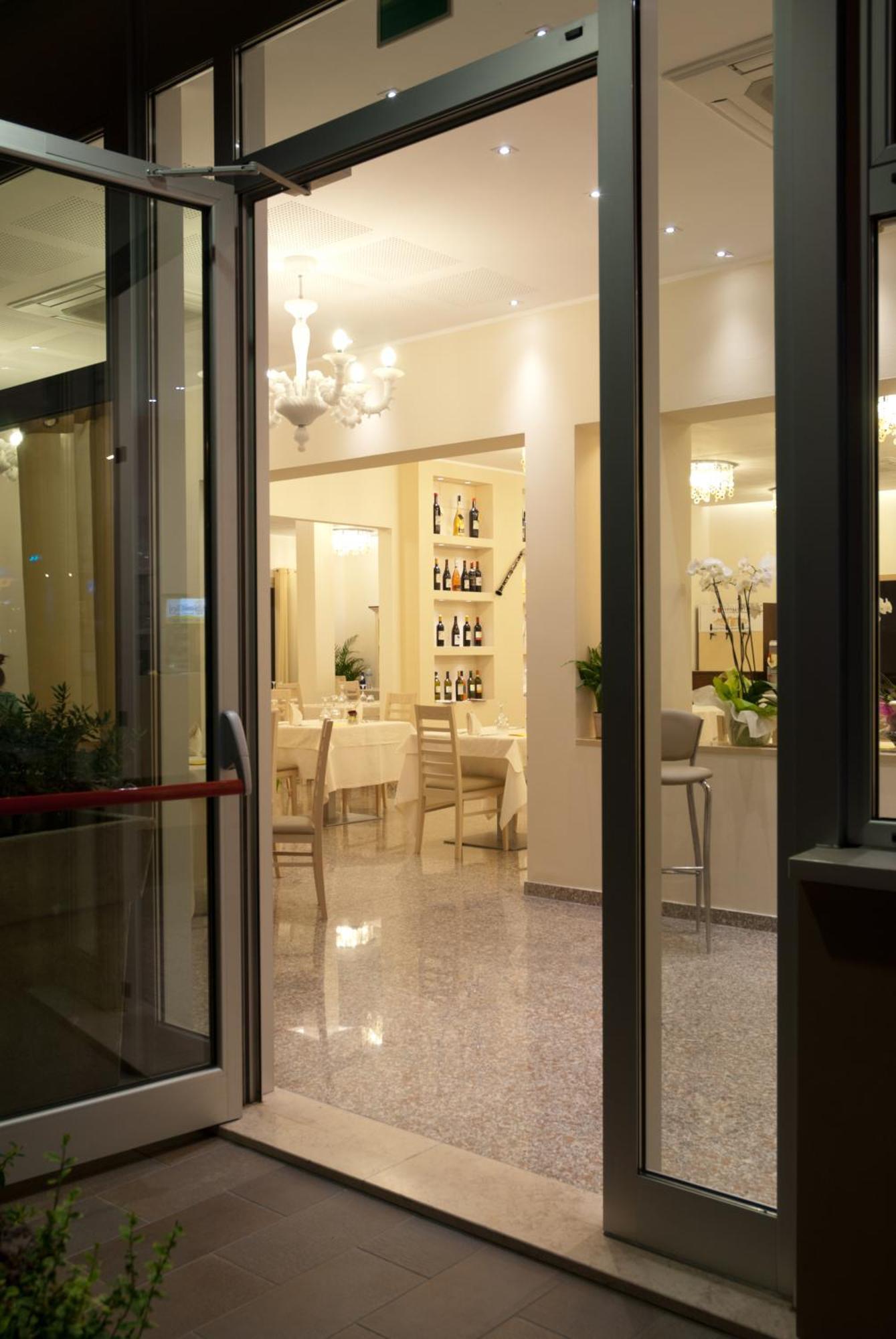 Hotel Ristorante Cesare Savignano sul Rubicone Zewnętrze zdjęcie